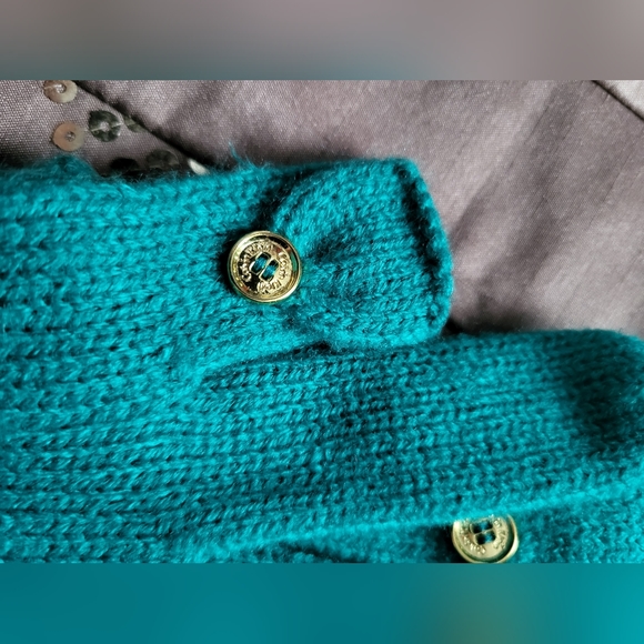 Beautiful Calvin Klein Gloves - Picture 3 of 3